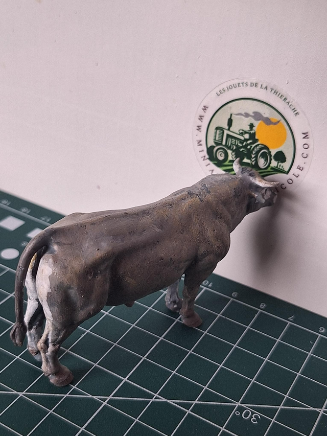 Taureau Bazadaise en resine baz01 1:32
