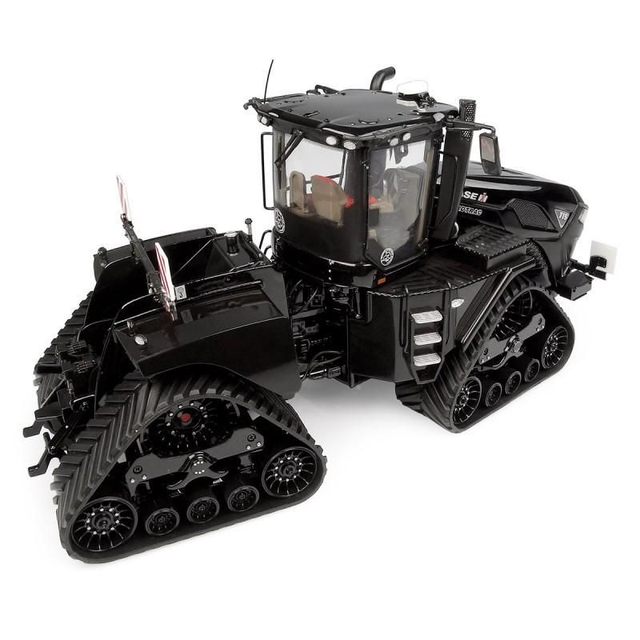 UH6820: Case IH Quadtrac 715 – Zwarte schoonheid