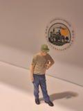 Miniature personnage tenant une bouteille 1:32 kos3