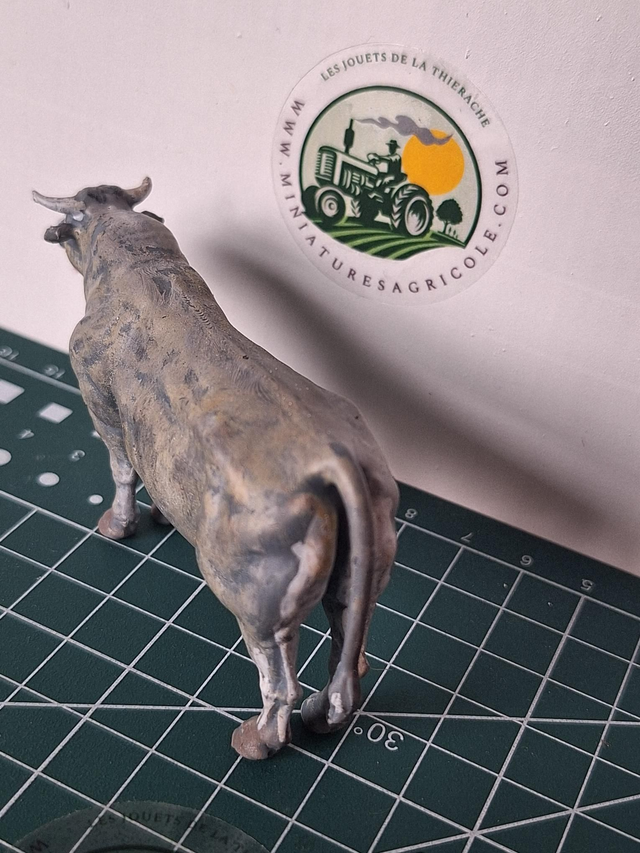 Taureau Bazadaise en resine baz01 1:32