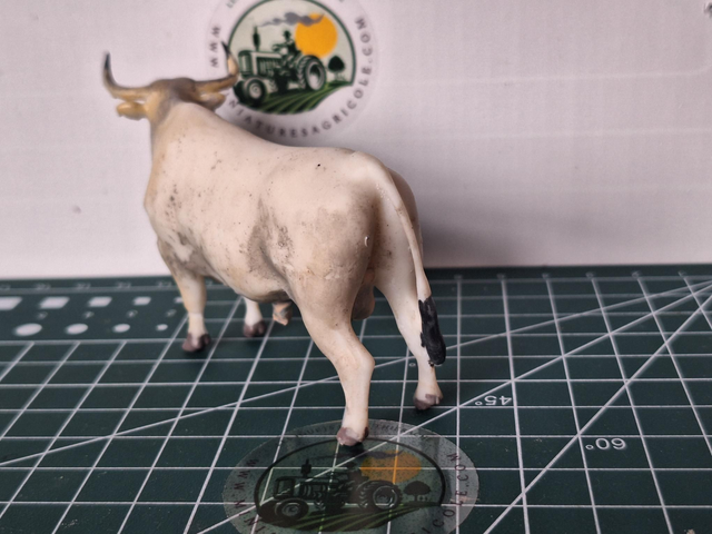Taureau Mirandais en resine 1:32 mir03