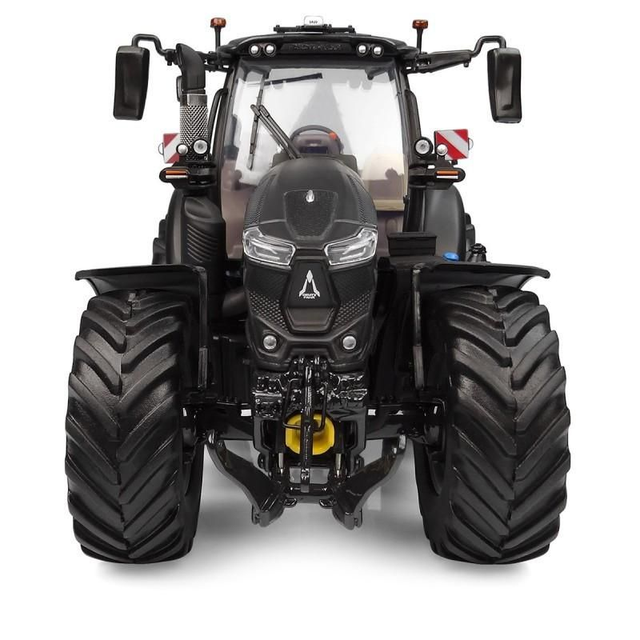 TRACTEUR DEUTZ-FAHR 7250 TTV WARRIOR Black Mat UH 6485 UNIVERSAL HOBBIES 1/32
