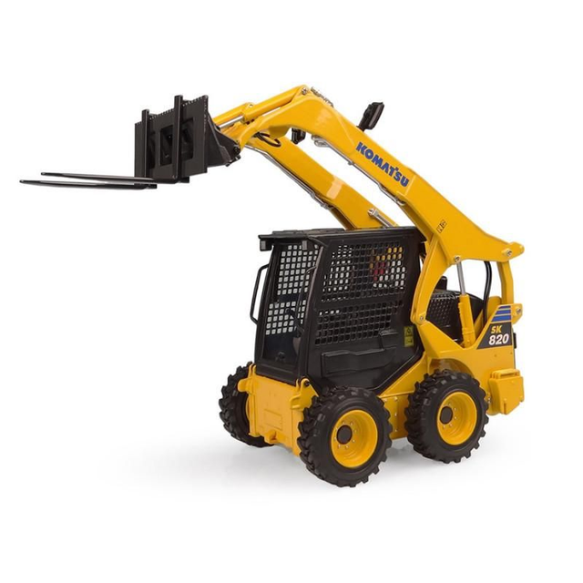 Compactlader Komatsu SK820 met accessoires - Universal Hobbies UH 8177