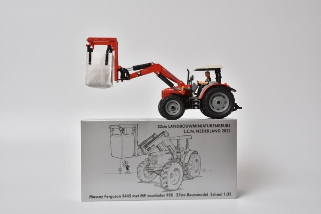 Massey Ferguson 5445 avec chargeur frontal Massey Ferguson 958 et grand sacMassey Ferguson 5445 avec chargeur frontal Massey Ferguson 958 et grand sac LCN 2022