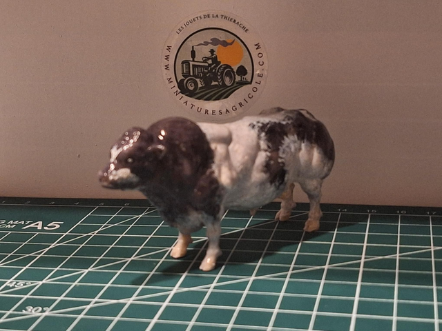 Miniatuur Belgisch Witblauw stier 1:32 bwb6