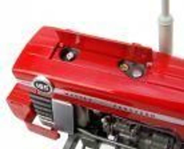Tracteur Massey Ferguson 165 - Version USA - à l'échelle 1:16 Universal Hobbies UH 4053