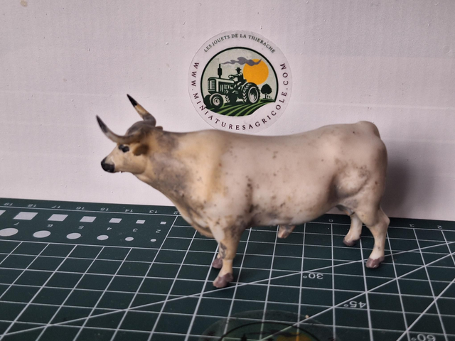 Taureau Mirandais en resine 1:32 mir03