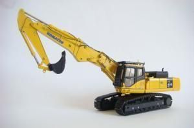 UH 8004 Komatsu PC450LC short boom /1:50 Universal Hobbies