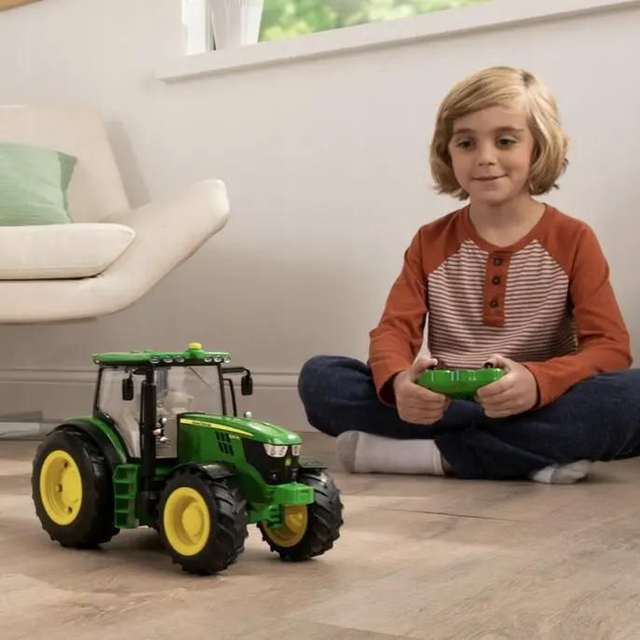 Le tracteur John Deere 6210 télécommandé britannique