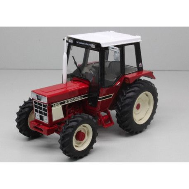 Rep 196 IH 745 S toit blanc 4x4