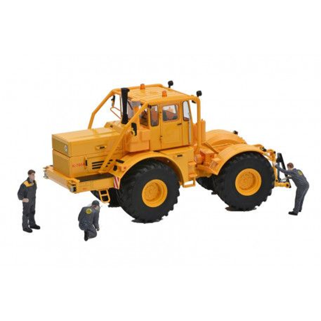 Kirovets k700 avec mécanicien 7846