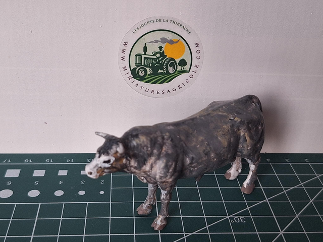 Taureau Bazadaise en resine baz03 1:32