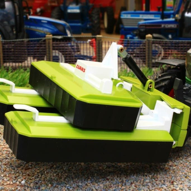 Siku 2265 triple faucheuse Claas