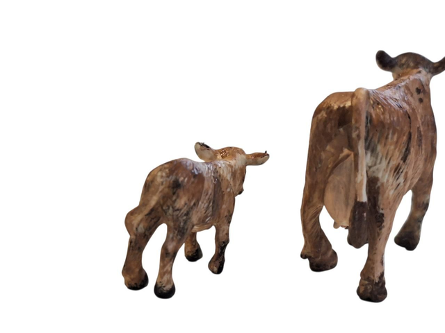9024 Lot d' une vache artisanales et un vœu