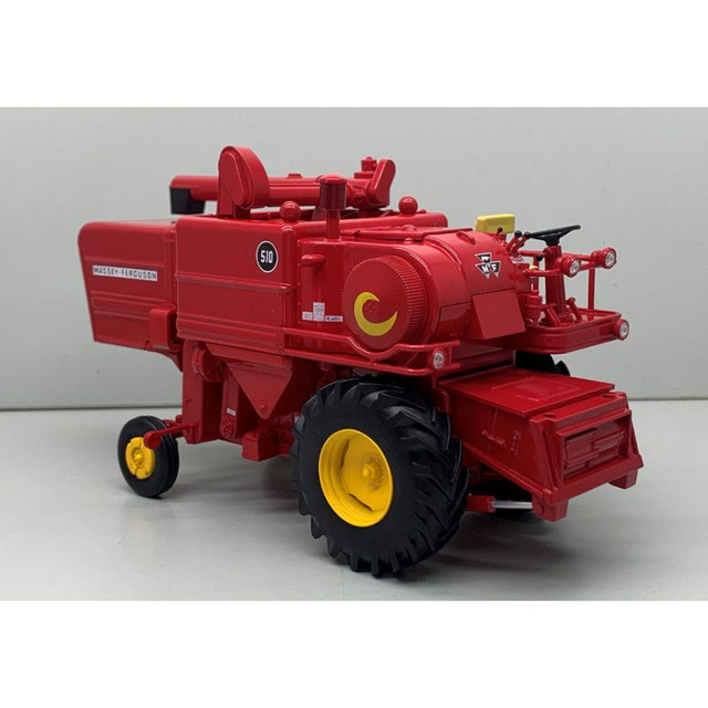 Moissonneuse Massey Ferguson 510 avec coupe et charue de transport rep 283