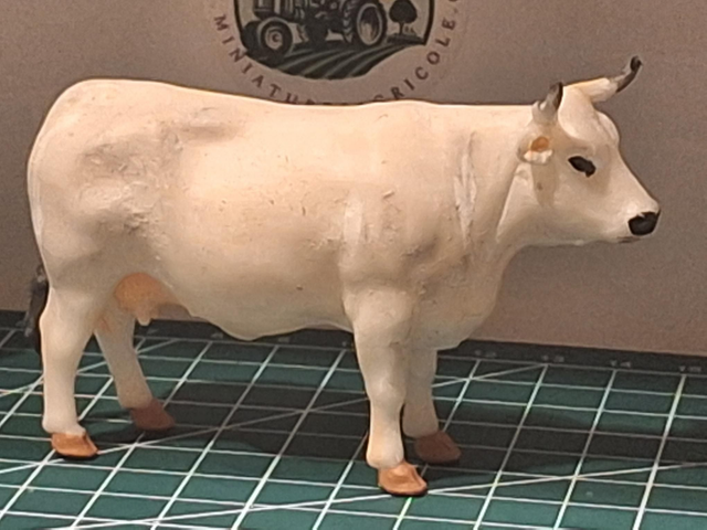 Miniature vache Mirandaise en resine 1:32 mir1