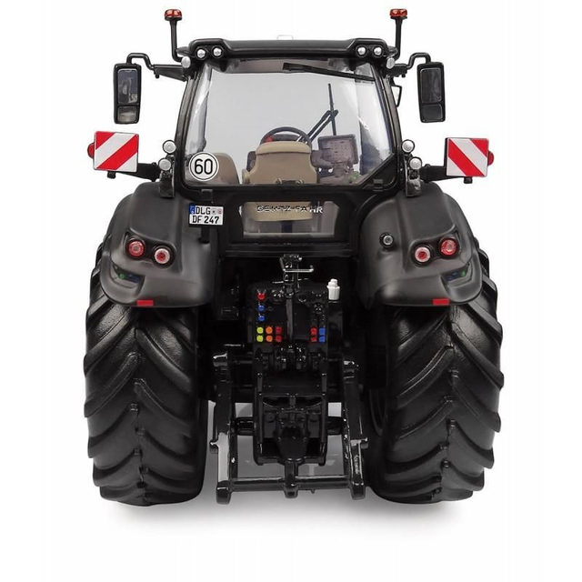 TRACTEUR DEUTZ-FAHR 7250 TTV WARRIOR Black Mat UH 6485 UNIVERSAL HOBBIES 1/32