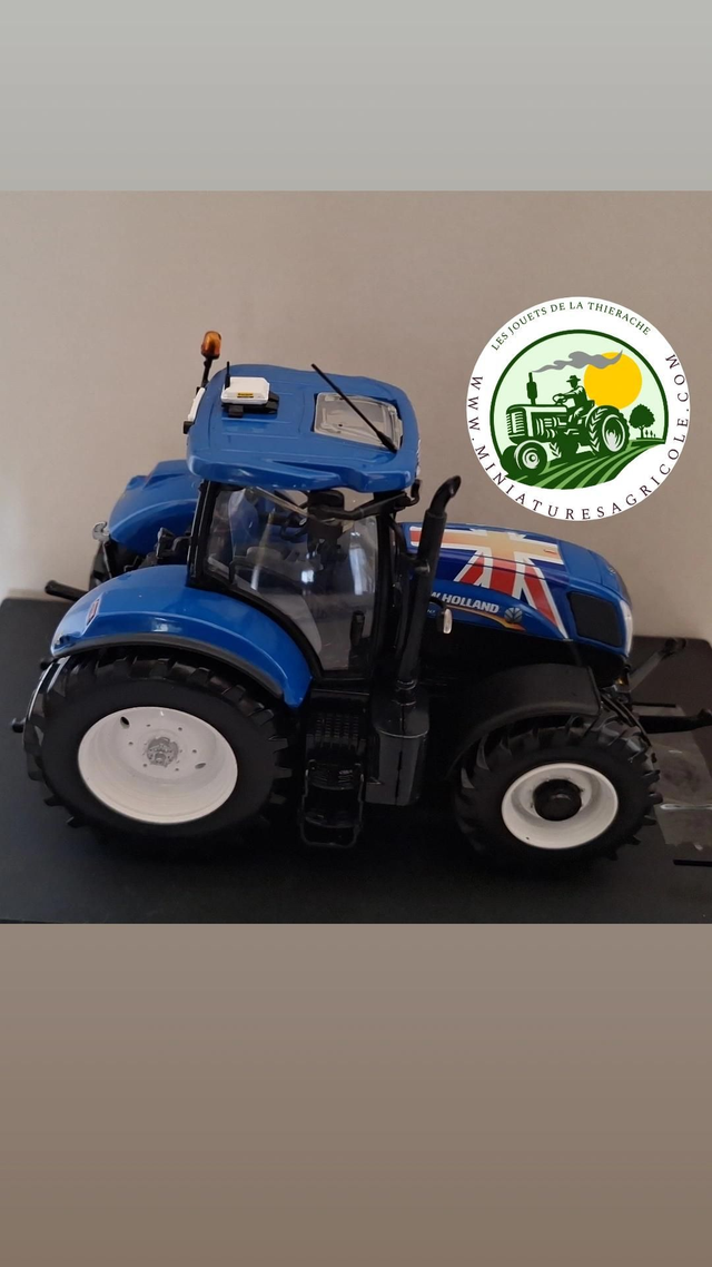 NEW HOLLAND T7.210 UK FLAG