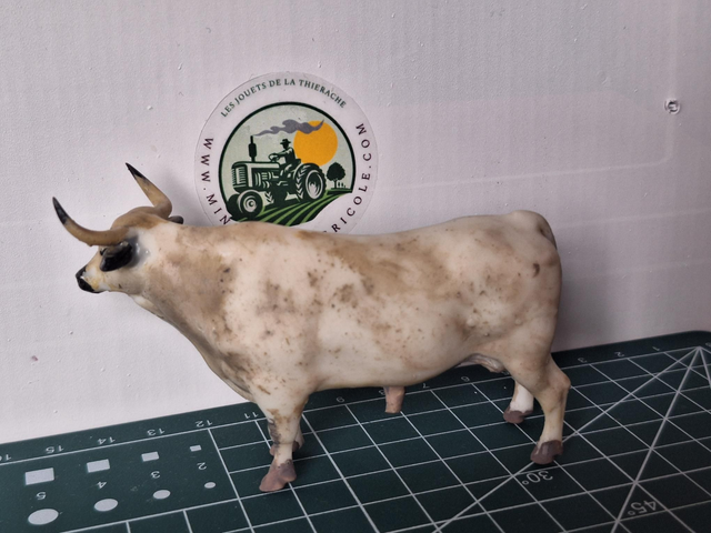 Taureau Mirandais en resine 1:32 mir02