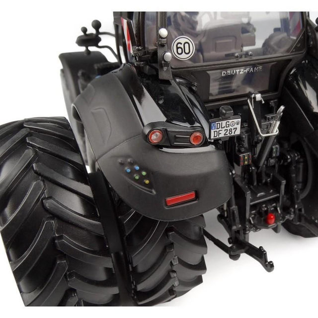 Tracteur Deutz-Fahr 8280 TTV black WARRIOR jumelé H6834 UNIVERSAL HOBBIES 1/32