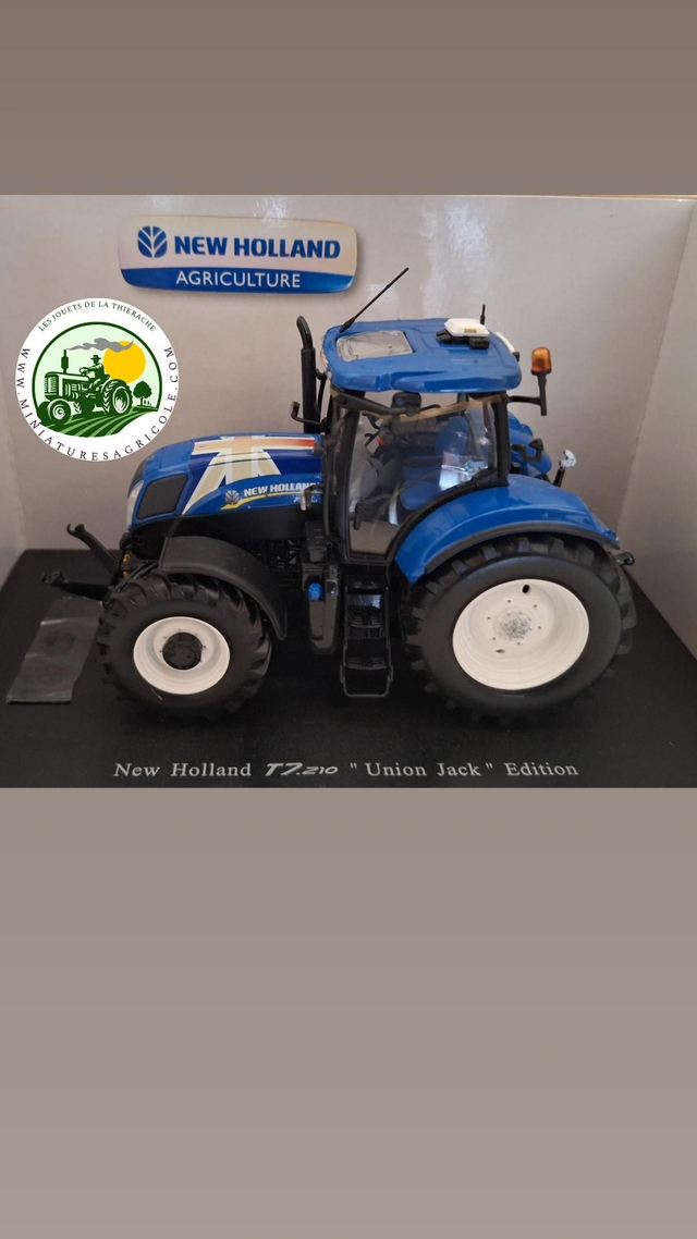 NEW HOLLAND T7.210 UK FLAG
