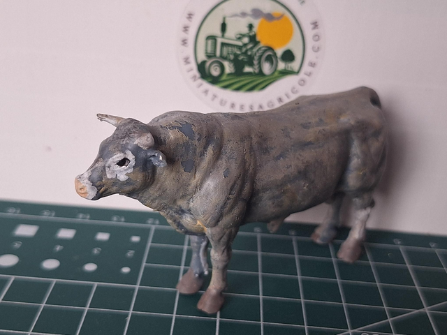 Taureau Bazadaise en resine baz01 1:32