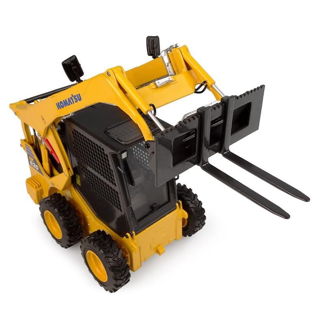 Compactlader Komatsu SK820 met accessoires - Universal Hobbies UH 8177