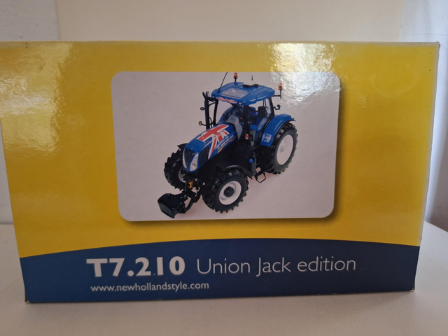 NEW HOLLAND T7.210 UK FLAG