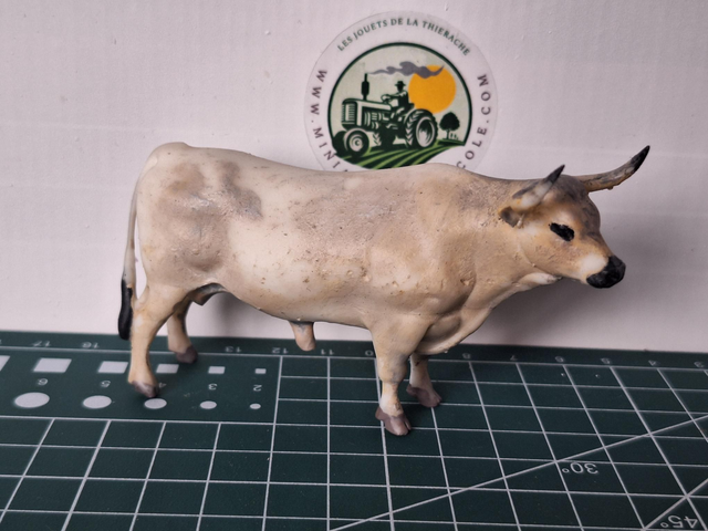 Taureau Mirandais en resine 1:32 mir03