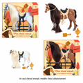 Montage des chevaux blanc et brun avec leurs accessoires et emballages