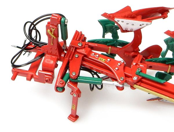 Charrue 6 corps Kverneland ES Variomat – Universal Hobbies UH4916 – 1/32
